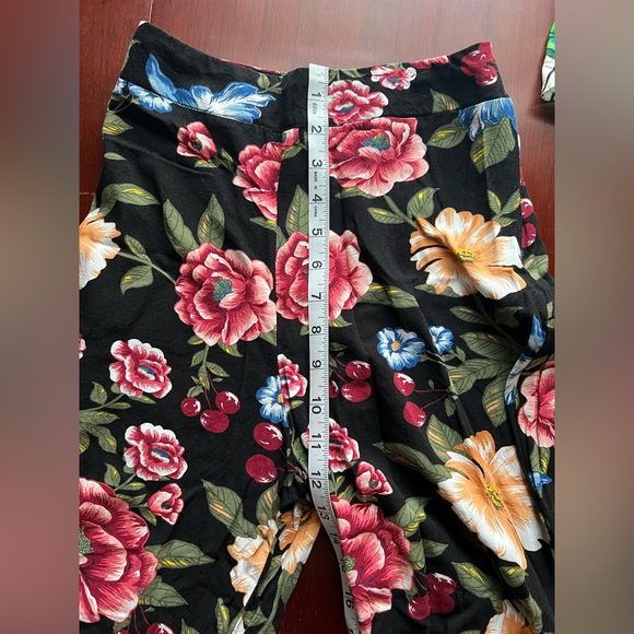 FARM Rio patterned pants, size small - Picture 6 of 6